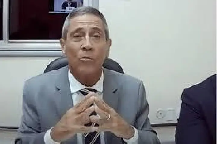 Braga Netto nega ter repassado dinheiro em sacola a Mauro Cid