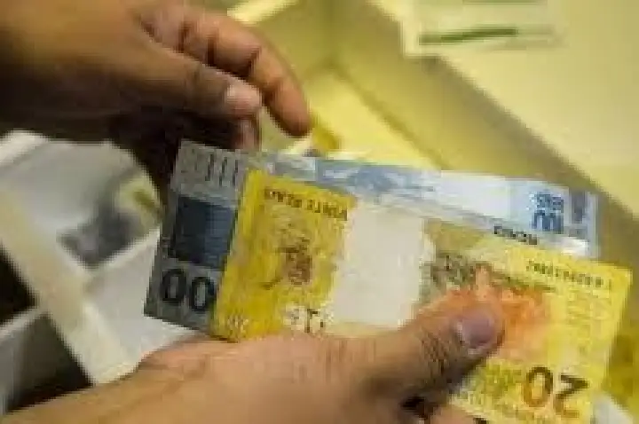 Brasileiros têm R$ 10,4 bi esquecidos; veja como resgatar