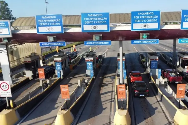 Cabines que aceitam dinheiro praticamente somem dos pedágios