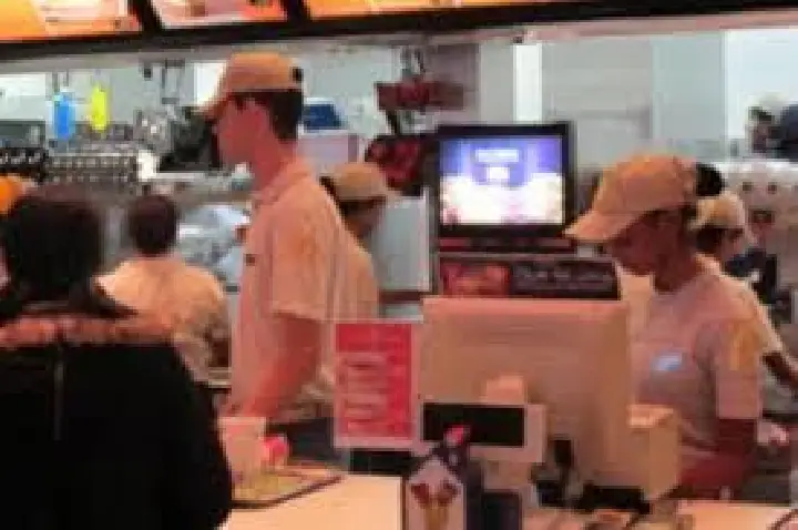 Câmara adia análise da PEC que reduz jornada na escala 6x1