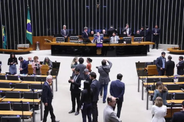 Câmara aprova fim da 'taxa das blusinhas'