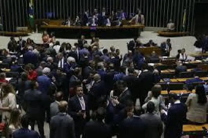 Câmara aprova isenção do IR para quem ganha até R$ 5 mil
