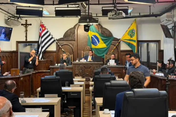 Câmara aprova Processante para analisar conduta de Suéllen Rosim