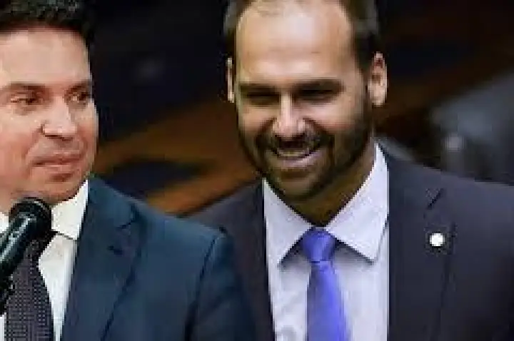 Câmara cassa mandatos de Eduardo Bolsonaro e Ramagem