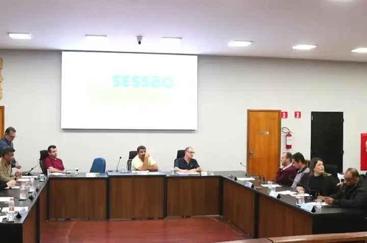 Câmara de Pirajuí cria comissão processante para investigar presidente da Casa após suspeita de irregularidades em contratos