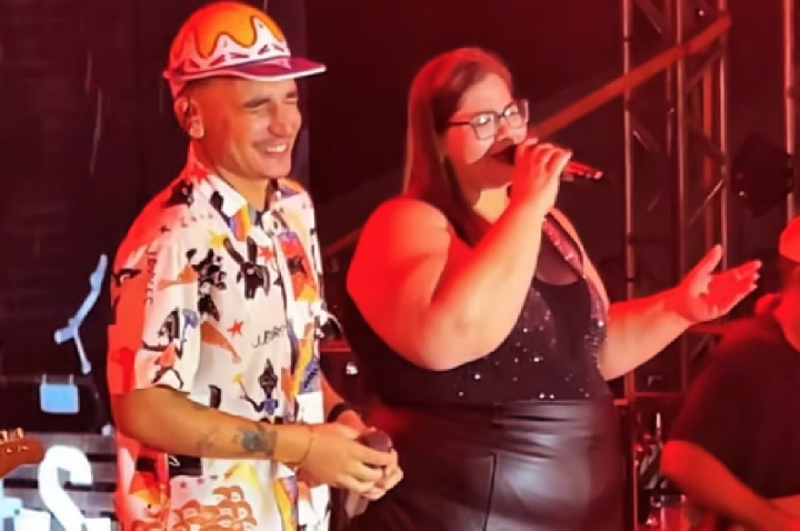 Cantora recebe onda de carinho após ataques gordofóbicos; VÍDEO