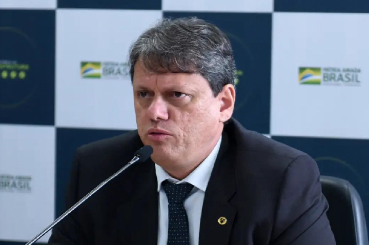 Carioca, Tarcísio critica Marina e Tebet por não serem paulistas