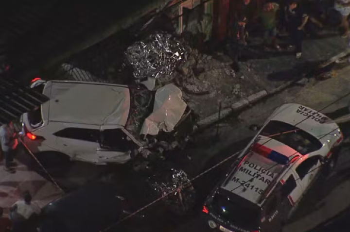 Carro invade casa e mata duas crianças atropeladas