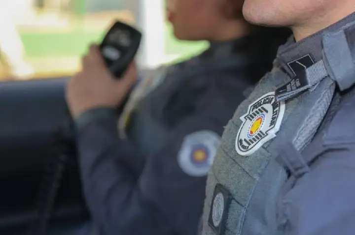 Casal é detido por desacato após briga com policiais em Bauru