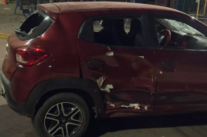 Casal haitiano implora, mas grupo destrói carro das vítimas