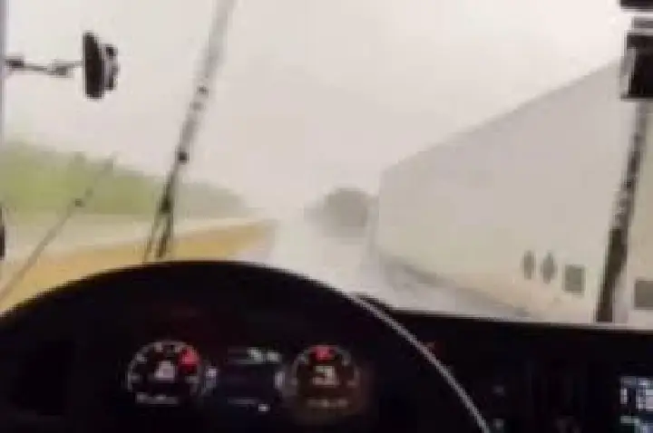 Casal posta vídeo antes de morrer em acidente na estrada