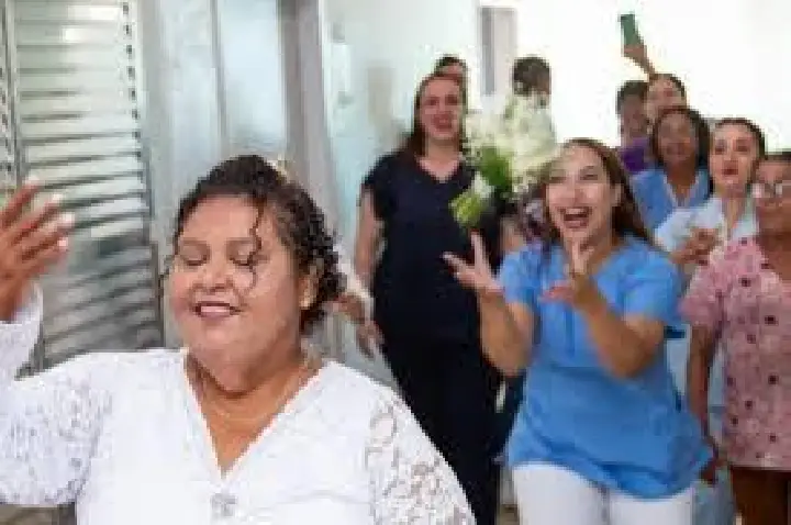 Casamento celebrado em hospital de Lins emociona equipes de saúde