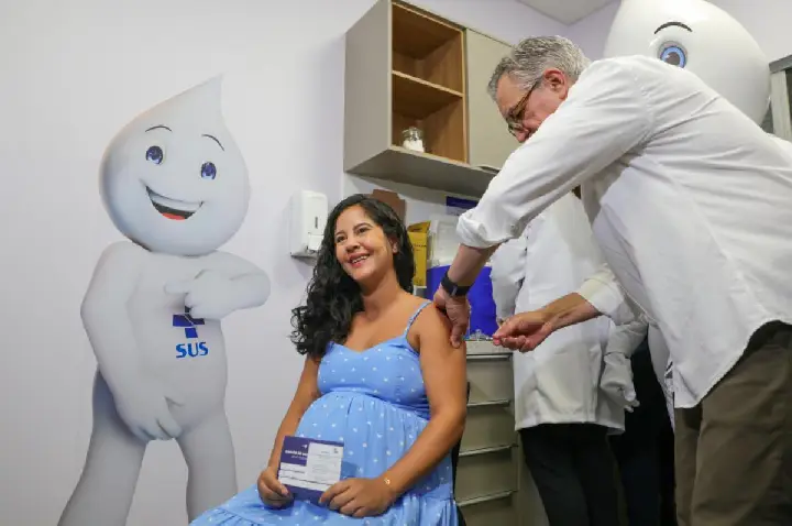 Casos de bronquiolite em bebês caem após vacina para gestantes