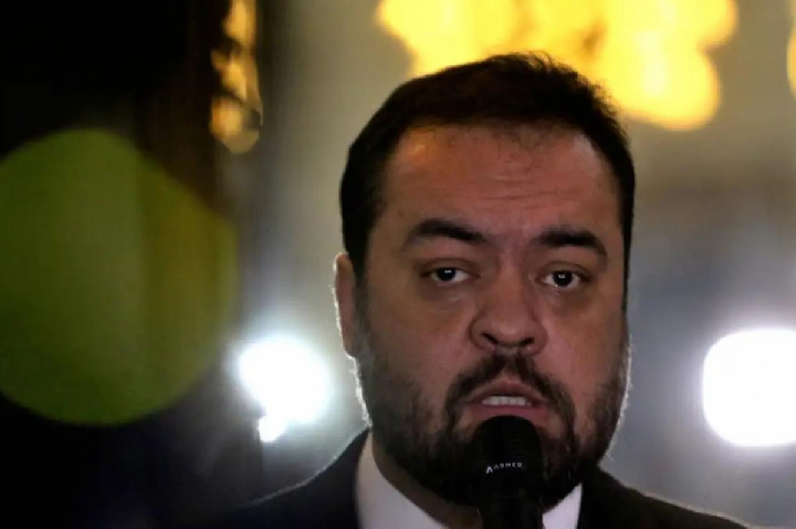 Castro comunica ao PL desistência de pré-candidatura ao Senado
