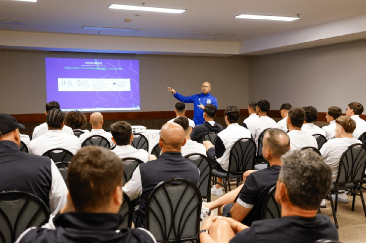 CBF chama clubes e projeta novas regras da Fifa em agosto