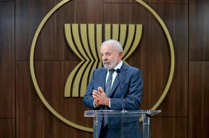 Centrão: Crises do governo e problemas de Lula impulsionam Flávio