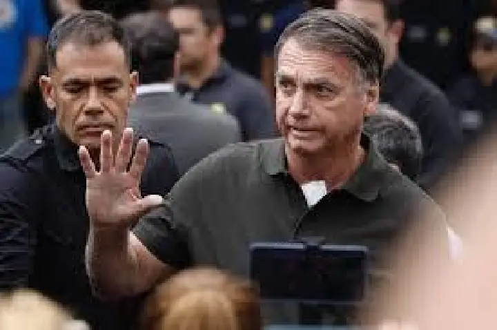 Centrão fecha acordo com ala do STF por domiciliar para Bolsonaro