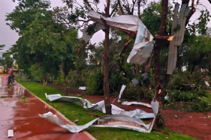 Ciclone bomba coloca SC em alerta para ventos de até 100km/h
