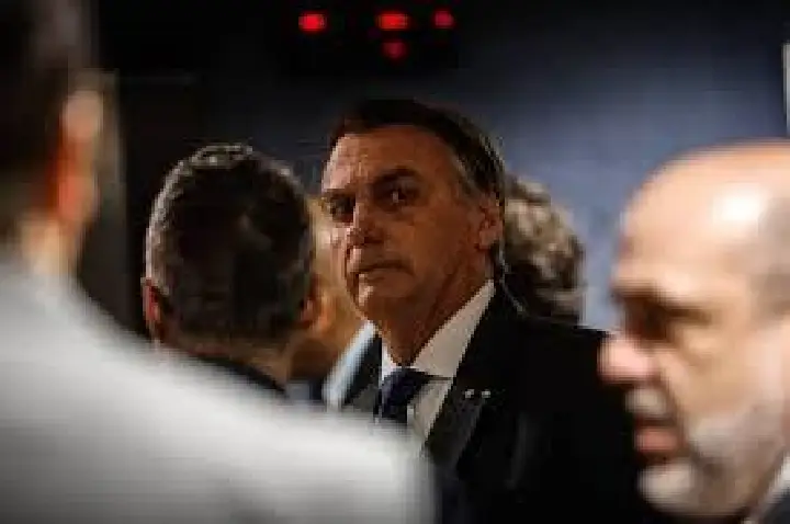 Cid cita Bolsonaro em planos golpistas e em pressão contra urnas