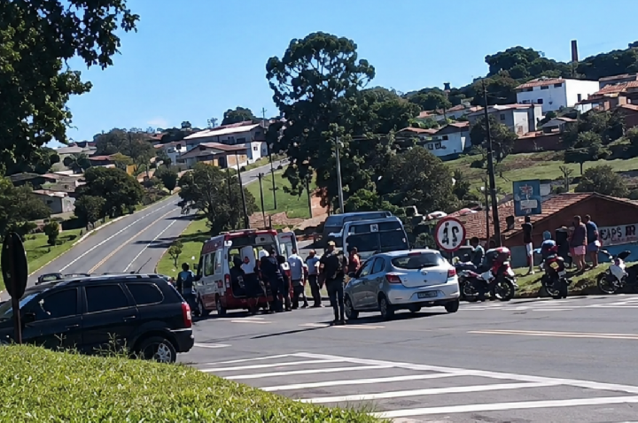 Colisão em Bauru arremessa motociclista a 10 m e o leva ao PS