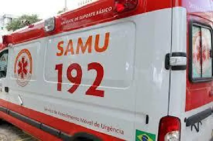 Colisão envolvendo moto e carro no centro da cidade em Pirajuí