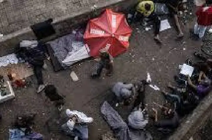 Com cracolândia vazia, usuários se espalham pelo centro