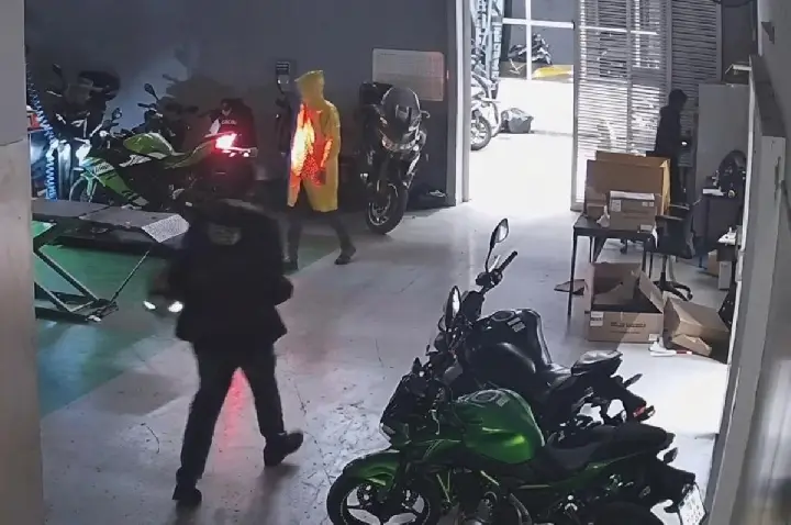 Concessionária de motos de luxo é assaltada em Bauru; VÍDEO