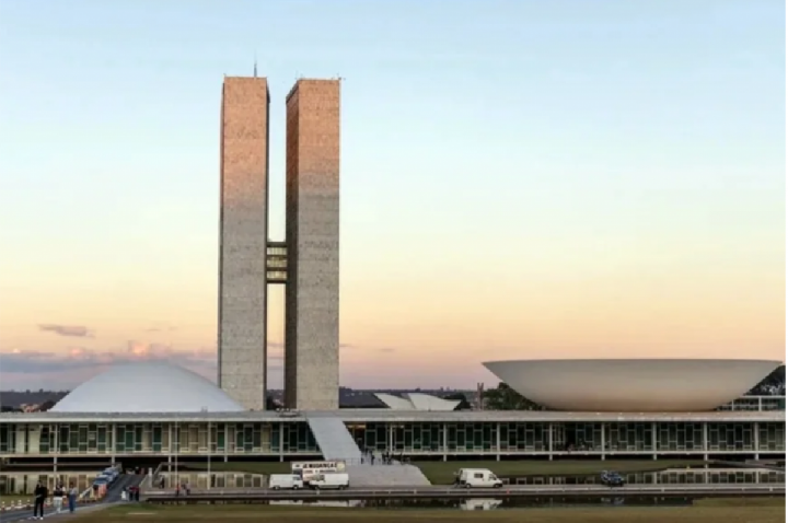 Confira novos salários da Câmara, Senado e TCU após reajuste