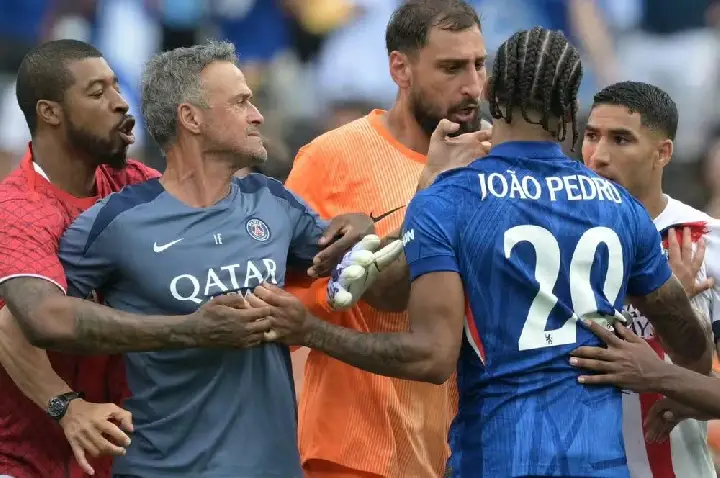 Confusão em Chelsea x PSG tem briga entre Luis Enrique e João Pedro