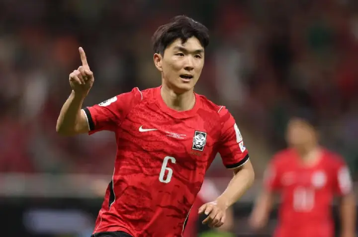 Coreia vira sobre Tchéquia em jogo com golaço e lugares vazios