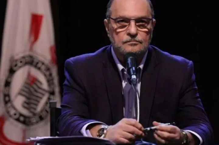 Corinthians afasta presidente de conselho após reunião tensa