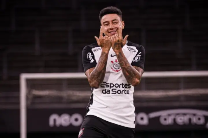 Corinthians anuncia contratação do meia inglês Jesse Lingard