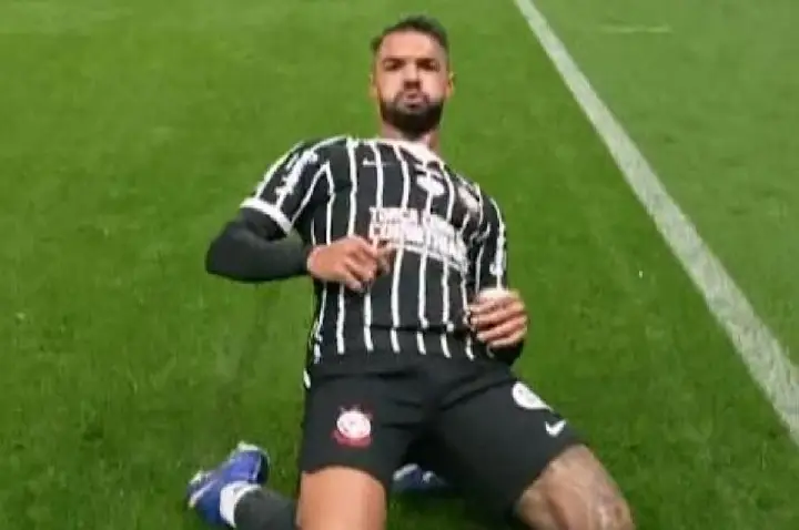 Corinthians bate São Paulo em jogaço, mas com briga