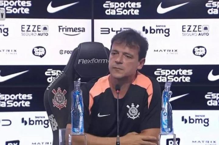Corinthians demite Fernando Diniz após sétima derrota seguida