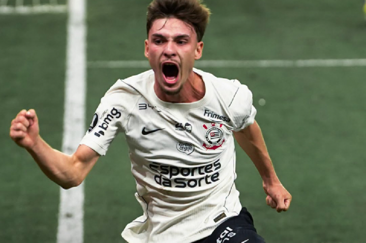 Corinthians supera expulsão, despacha o Rosario Central e avança