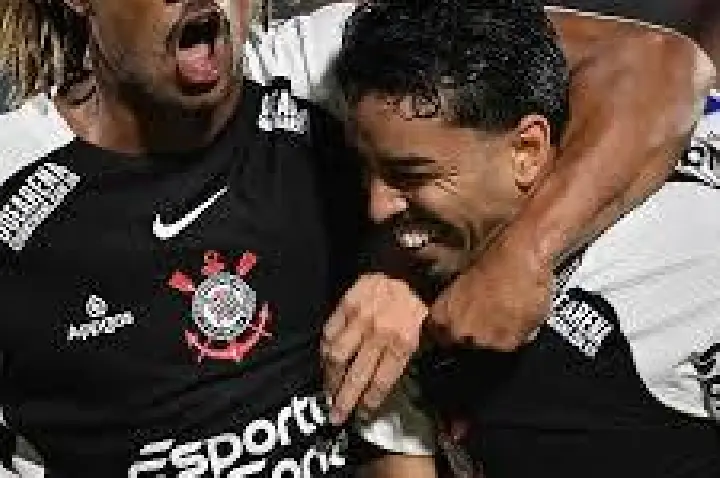 Corinthians vence Racing-URU com gol 'chorado' e sobrevive
