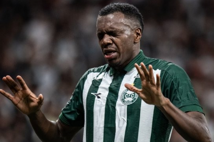 Coritiba ofusca apresentação de Lingard e vence o Corinthians