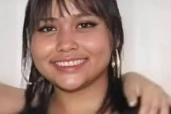 Corpo de jovem é encontrado nu e de cabelo cortado sob pneu