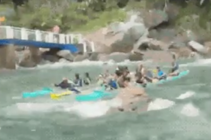 Correnteza arrasta canoas com pessoas; havia alerta de mau tempo
