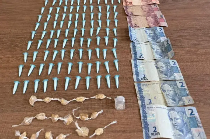 'Cowboy do tráfico' é preso com sacola cheia de drogas em Bauru