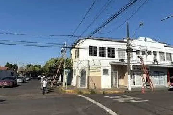 CPFL retira cabos de internet irregulares em Birigui