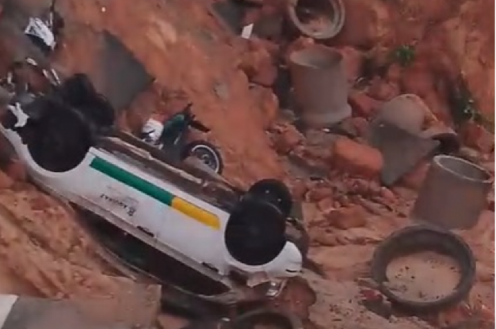 Cratera se abre em rodovia, engole carro e mata uma pessoa