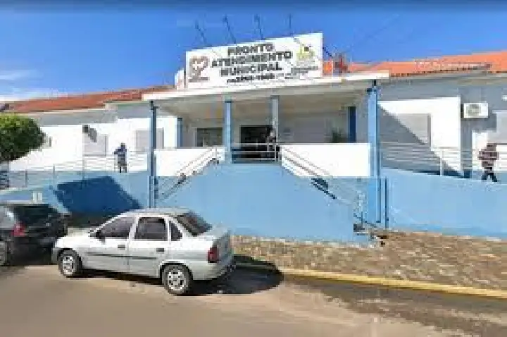 Criança de 3 anos corre em direção à rua e é atropelada