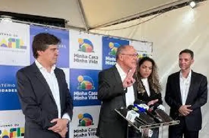 'Crime deve ser combatido por terra, mar e ar', defende Alckmin