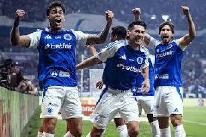 Cruzeiro vence Atlético-MG novamente e pega Corinthians nas semi