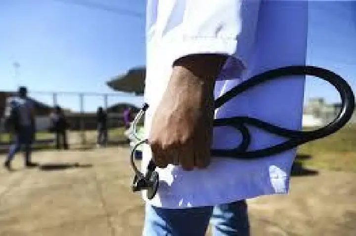 Curso de medicina com nota baixa pode ser extinto