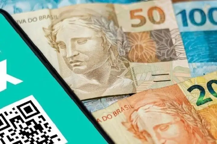 Depois do dinheiro aparecer na conta, mulher gasta Pix, dá desculpas evasivas e é condenada a pagar quase o triplo do valor em multa e restituição