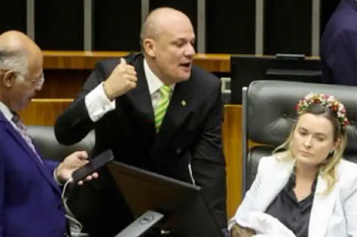 Deputada chama eleição de Hilton de 'derrota para as mulheres'