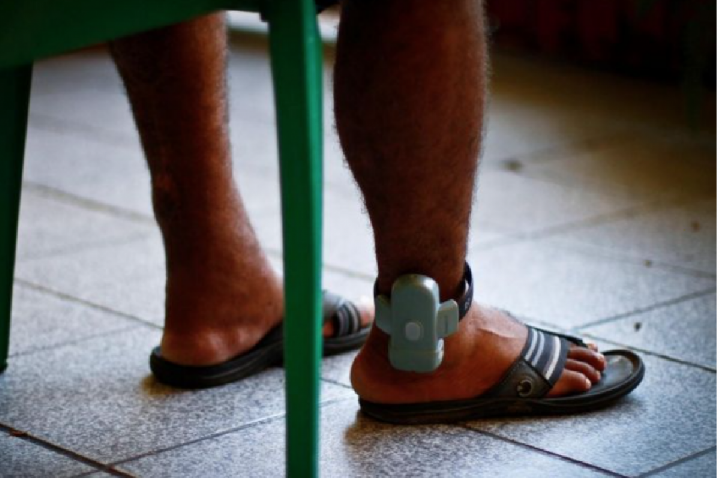 Deputado propõe que condenados paguem pelo uso de tornozeleira