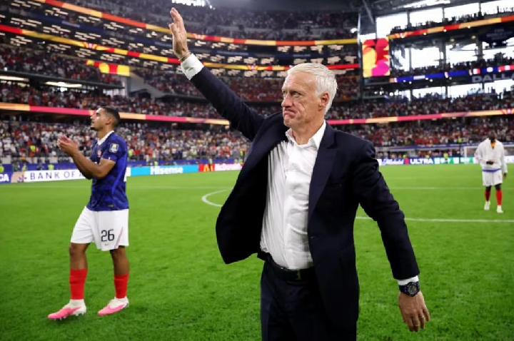 Deschamps lamenta erros, questiona arbitragem e valoriza memórias